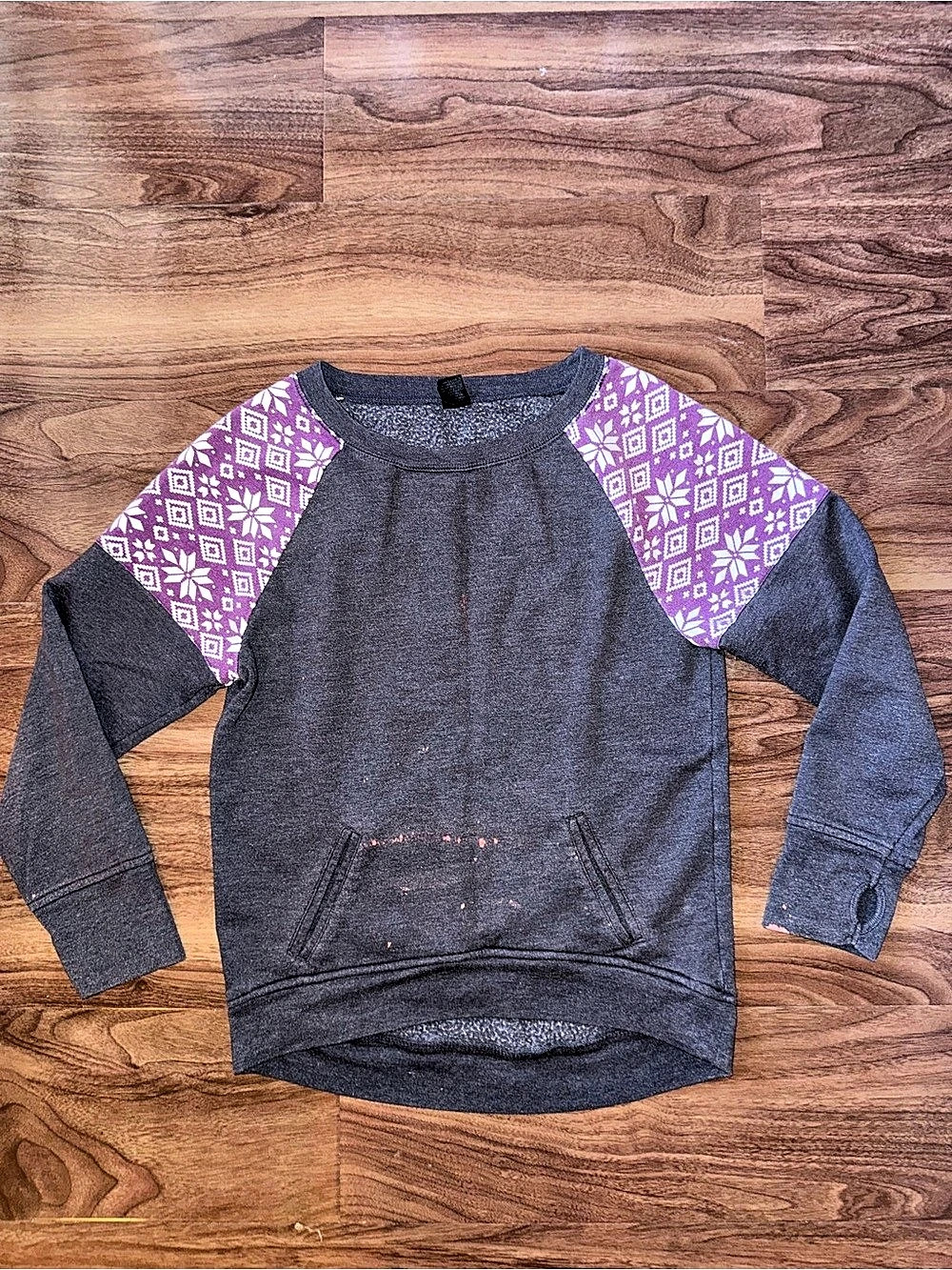Lalaland Geometric Raglan Sweatshirt in Gray & Purple